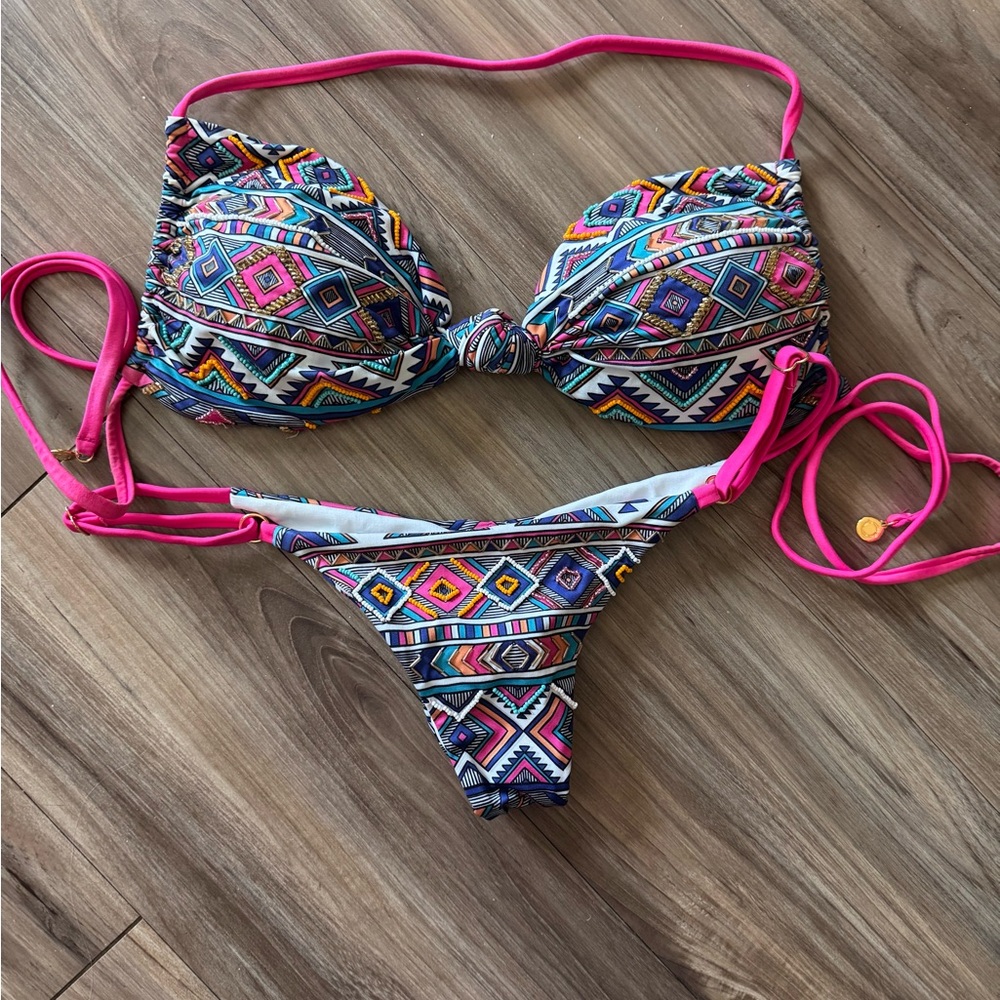 Women’s Bikini - Picture 3 of 7